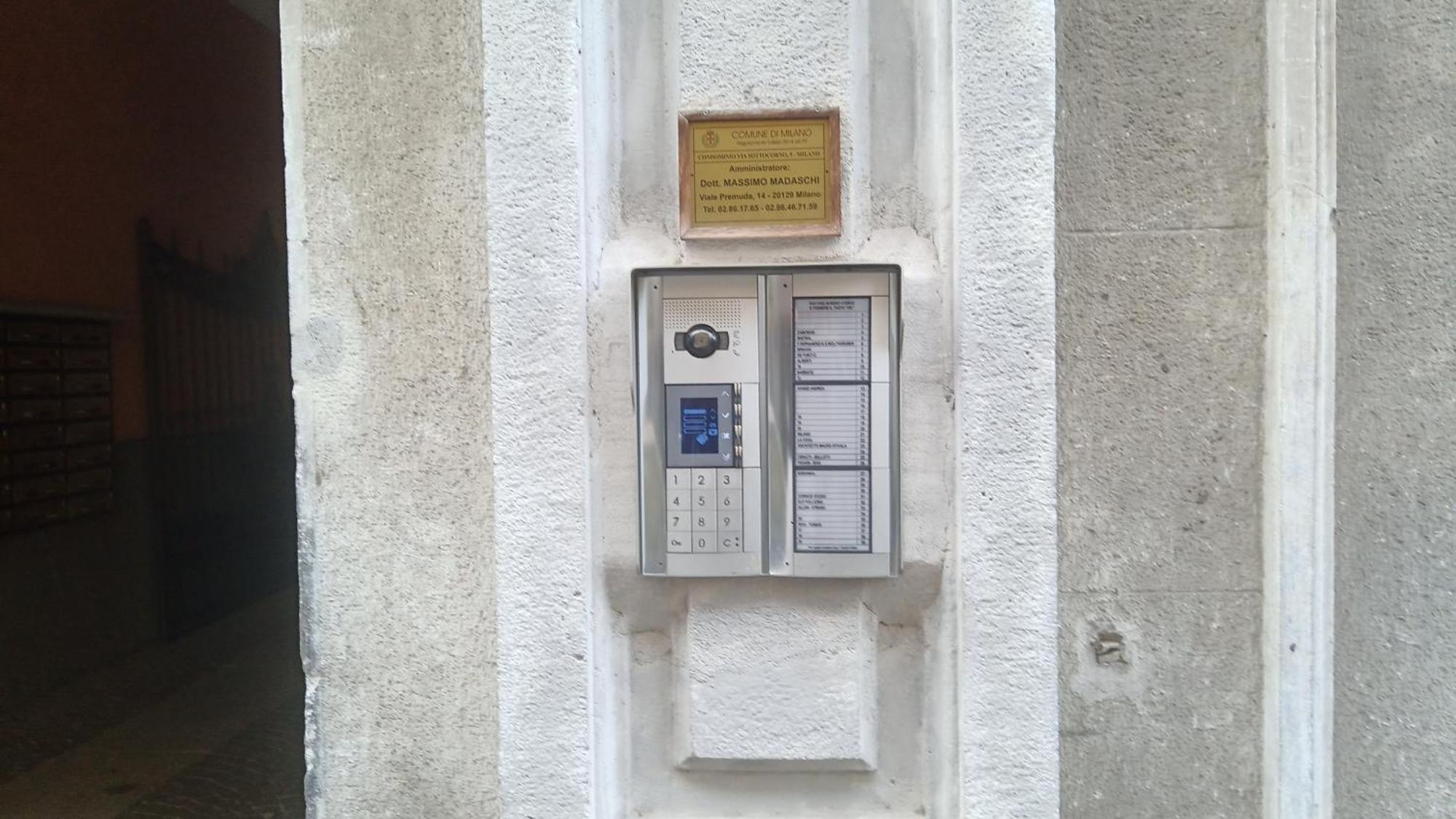 Stanza Privata Con Bagno Nel Centro Di Alloggio in famiglia *